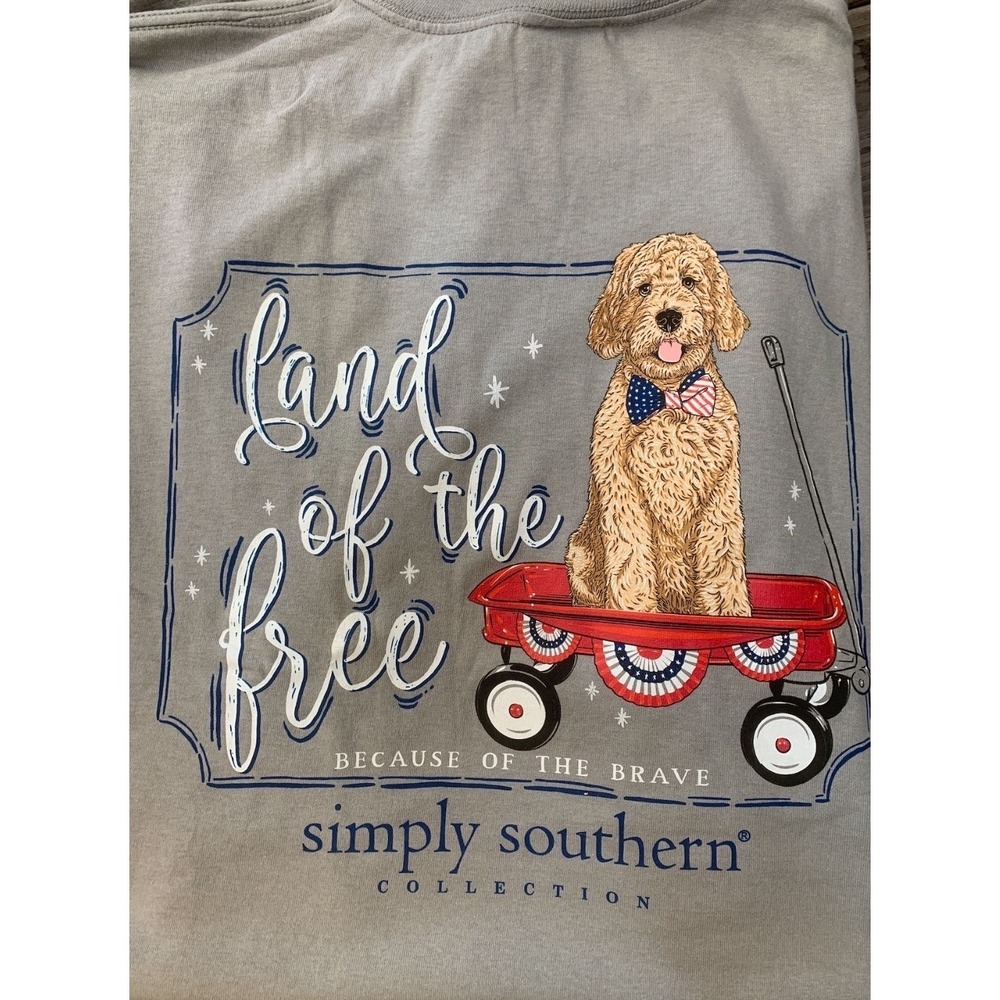 Simply Southern Land of the Free Patriotic Golden Doodle Graphic Tee.  Small NWT